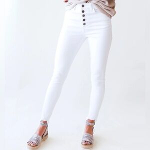 Kancan Estilo White High Rise Distressed
Skinny Jeans